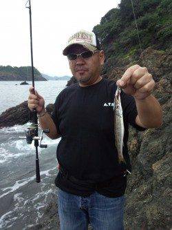 湯浅周辺の地磯、ジグでカマスが入れ食い！