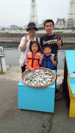 マリーナシティ海釣り公園　サビキで豆アジ＆…