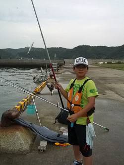 加太漁港　サビキでアジ＆イワシ　投げ釣りで…