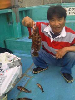 沖の北でしらさのウキ釣り、31cmのアコウ…