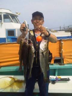 岸和田一文字　ウキ釣りでハネ＆ガシラ・グレ…