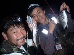 南芦屋浜、梅雨らしく小雨降る中でチニング