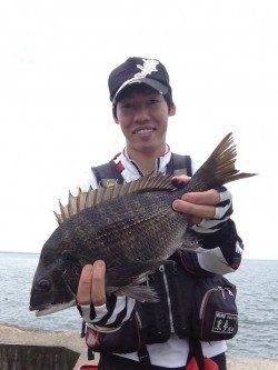 淀川河口　2枚潮がひどい中でも、フカセでチヌ〜47cm3匹