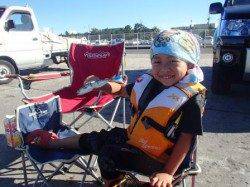 風が強いですが・・・花市公園前で豆アジ♪