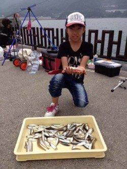 マリーナシティ海釣り公園　投げ＆サビキでキスやアジの釣果