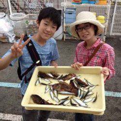マリーナシティ海釣り公園　サビキでアジ・胴突きでガシラなど