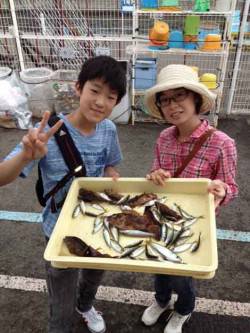 マリーナシティ海釣り公園　サビキでアジ・胴…