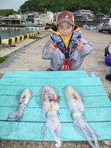 神谷一文字　ヤエンでアオリイカ〜1.6kg…