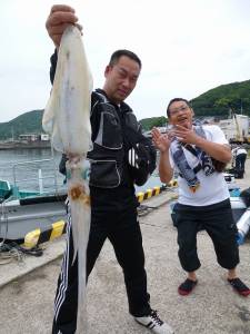 神谷一文字　ヤエンでアオリイカ〜1.6kgの釣果