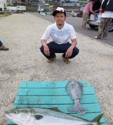 沖一文字内向き、飲ませで90cmのメジロをキャッチ♪