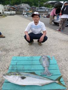 沖一文字内向き、飲ませで90cmのメジロを…