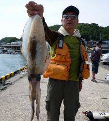 沖一文字内向き、ヤエンで1.3キロのアオリＧＥＴ！