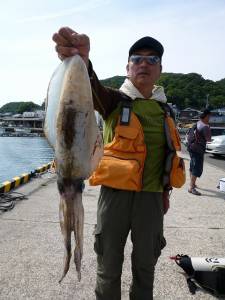 沖一文字内向き、ヤエンで1.3キロのアオリ…