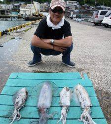 神谷一文字　ヤエンでアオリイカ〜1.3kg4ハイ