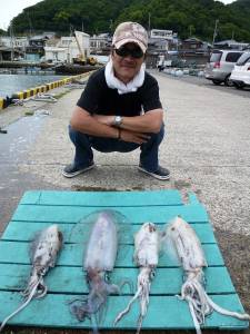 神谷一文字　ヤエンでアオリイカ〜1.3kg4ハイ