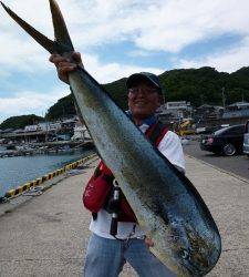 沖一文字、ルアーでシイラ メーターover！