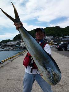 沖一文字、ルアーでシイラ メーターover…