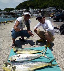 沖一文字、ルアーでシイラ メーターover！