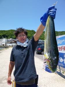 沖一文字内向き、ショアジギでもシイラの釣果…