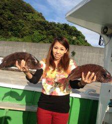 湾内の浮き桟橋でマダイをゲット☆