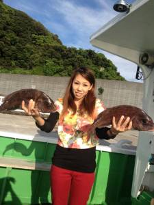 湾内の浮き桟橋でマダイをゲット☆