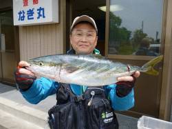 湯浅の磯　ミノーでハマチ62cm2.41k…