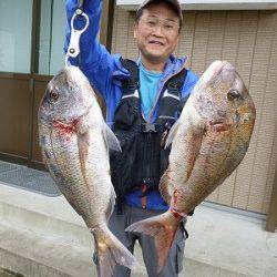 湯浅の磯　ミノーで大型マダイをキャッチ！