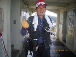 姫路市立遊漁センターで探り釣り　セイゴにハ…