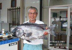 二文島にてクチグロ65㎝5kg！