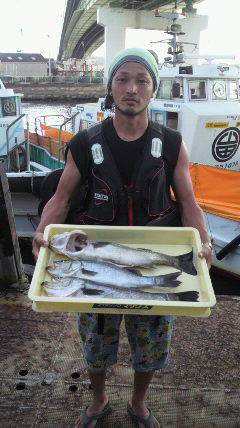 沖一文字白灯、ルアーで55cmまでのハネ3…