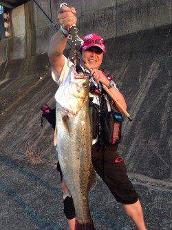 大阪南港、85㎝のシーバスＧＥＴ！