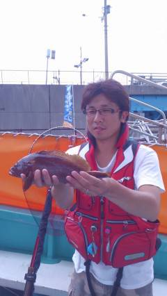 沖の一文字、ウキ釣りで32cmのアコウやガ…