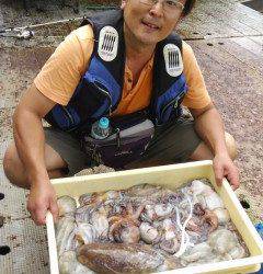 岸和田一文字　タコ1kgのほかコウイカ胴長28cmも♪