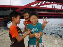 北公園　子供達がタコとアジ