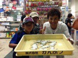 アジュール舞子　日中のサビキ釣りで豆アジ入れ食い　サヨリの姿も