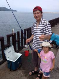 マリーナシティ海釣り公園、親子サビキの釣果…