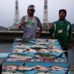 マリーナシティ海上釣り堀で青物に真鯛!