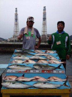 マリーナシティ海上釣り堀で青物に真鯛!