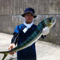 神谷漁港　のませでシイラ86＆66cmゲット！　ジグにもアタリあり☆