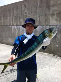 神谷漁港　のませでシイラ86＆66cmゲッ…