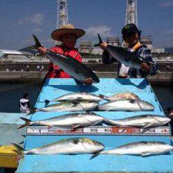 マリーナシティ海洋釣り堀　ブリ2尾＆ハマチ7尾　青物好調☆