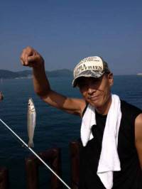 マリーナシティ海釣り公園、投げ釣りでキスの…