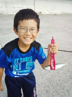 アジュール舞子　サビキで豆アジ・サヨリ仕掛…