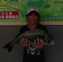 大丹生防波堤でチヌ50cm！良型です☆