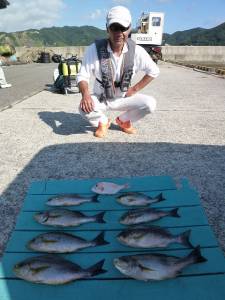 神谷沖一文字、カゴ釣りでイサギ好釣♪