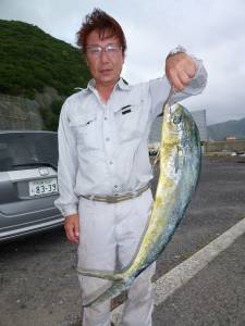 神谷沖一文字　ノマセ釣りでシイラ75cm　…
