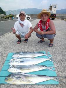 12本中大半飲ませ釣りでした、沖一文字でシ…
