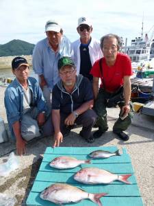 神谷漁港　カゴ釣りでマダイ〜3匹＆イサギ3…