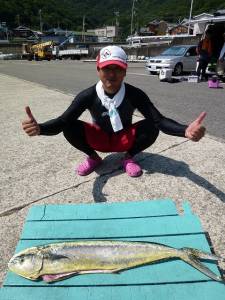 ルアーと飲ませでシイラ3匹！沖一文字内向き…