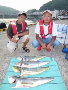 沖一文字　のませでシイラ〜85cm4匹